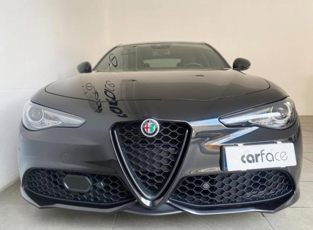 Alfa Romeo Giulia 2.2 Turbodiesel 210 CV AT8 AWD Q4 Veloce (3)