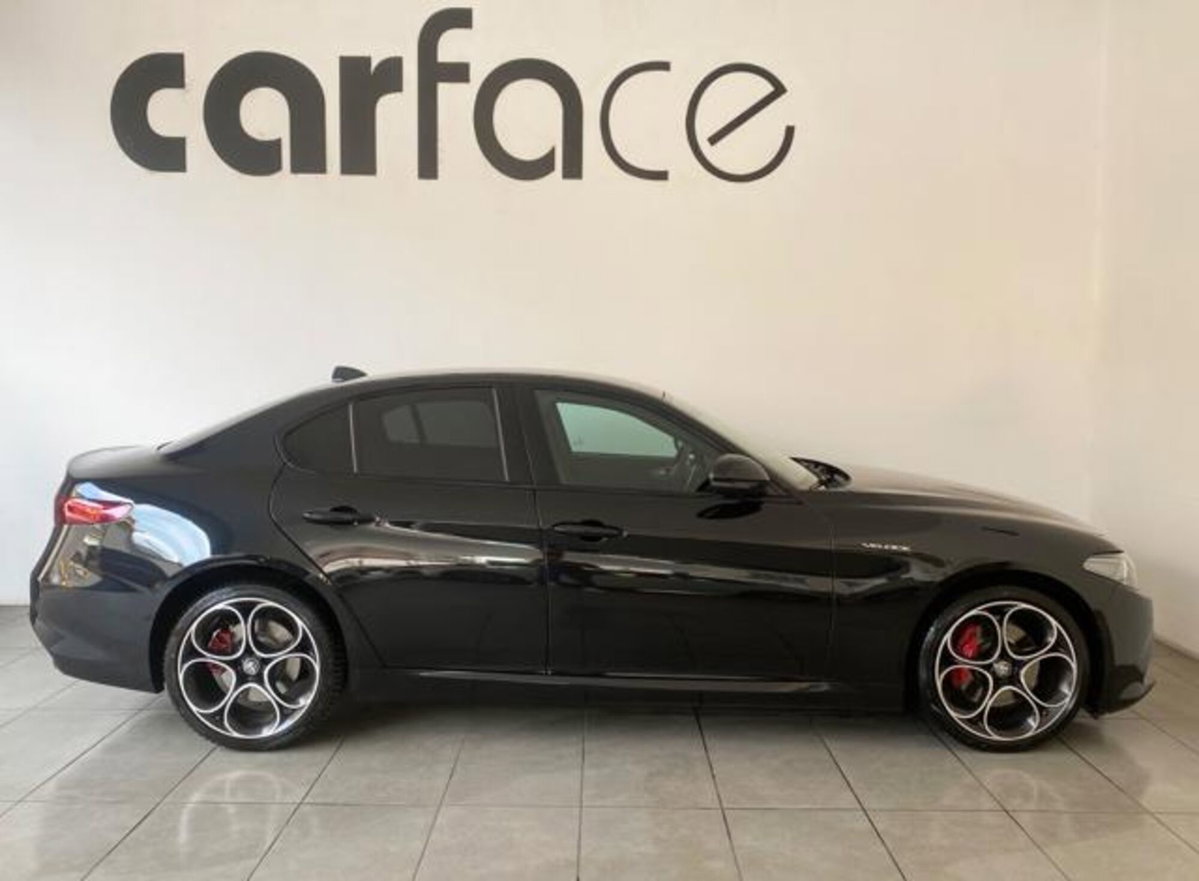 Alfa Romeo Giulia 2.2 Turbodiesel 210 CV AT8 AWD Q4 Veloce (4)