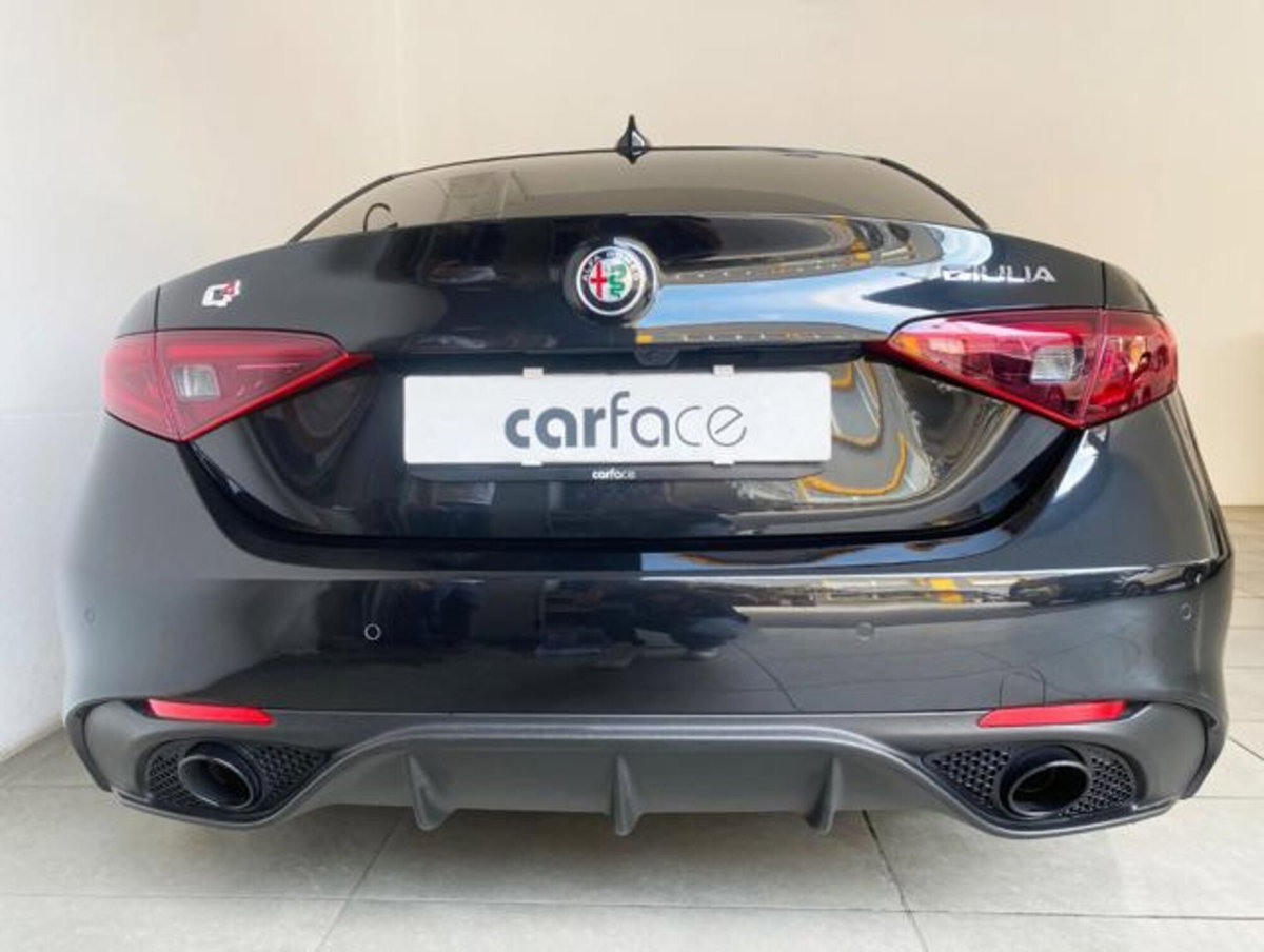 Alfa Romeo Giulia 2.2 Turbodiesel 210 CV AT8 AWD Q4 Veloce (5)