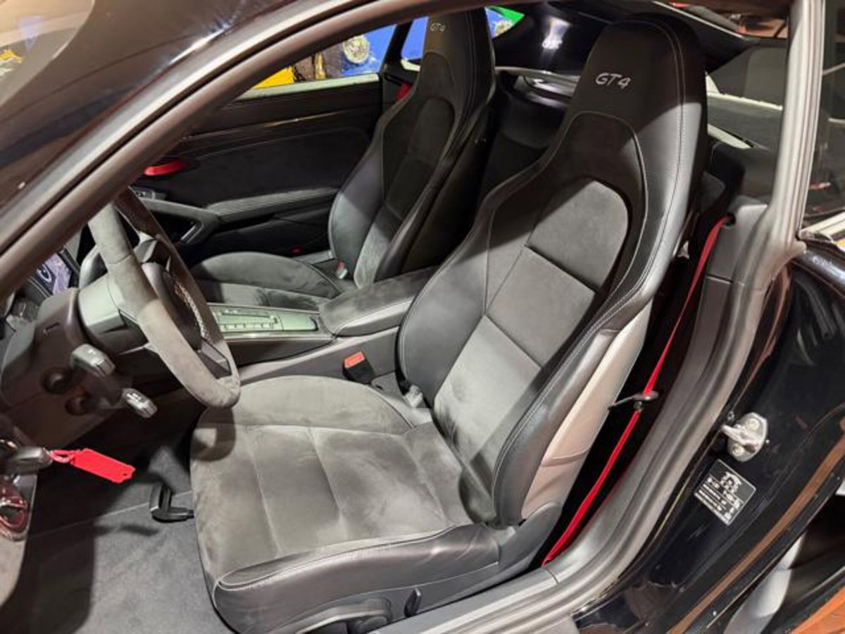 Porsche 718 Cayman  Cayman 4.0 GT4 (9)