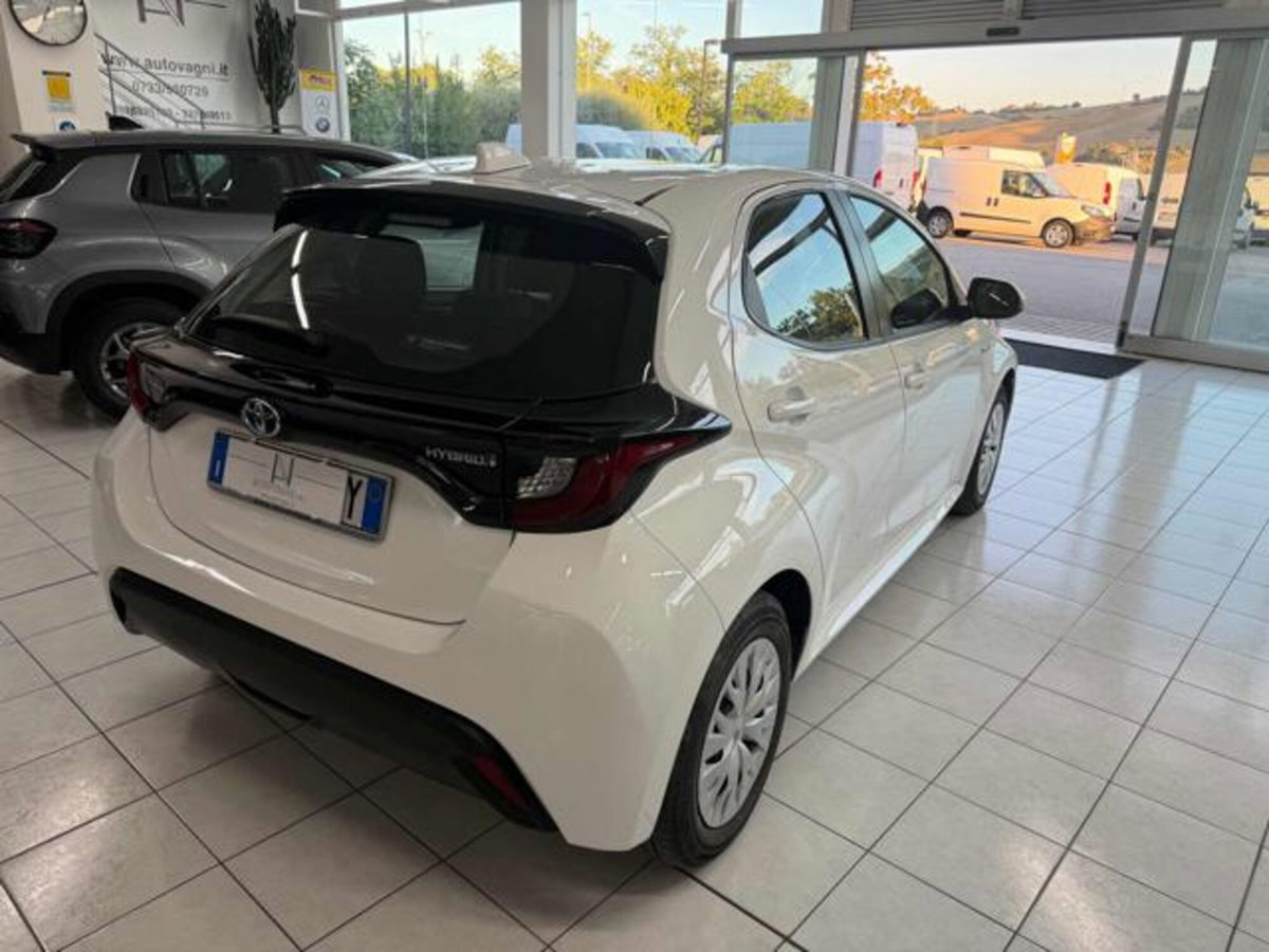 Toyota Yaris 1.5 5 porte Active (4)
