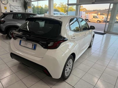 Toyota Yaris 1.5 5 porte Active (4)