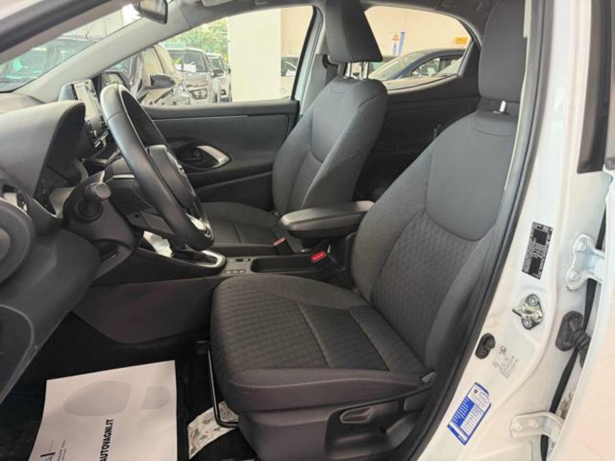 Toyota Yaris 1.5 5 porte Active (5)