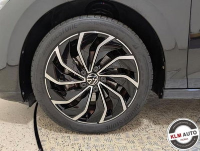 Volkswagen Golf 1.5 eTSI 130 CV EVO ACT DSG R-Line (7)