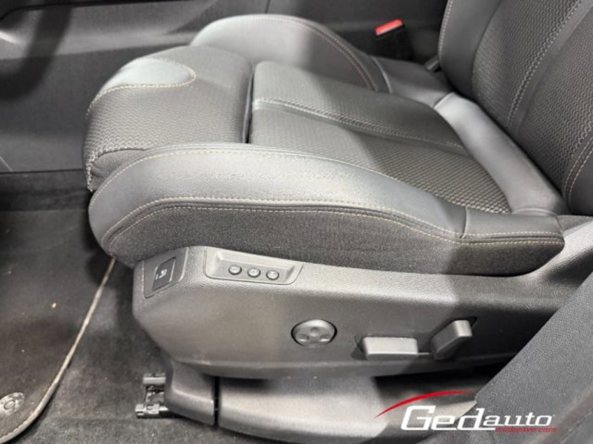 Peugeot 3008 BlueHDi 130 S&S EAT8 GT (12)