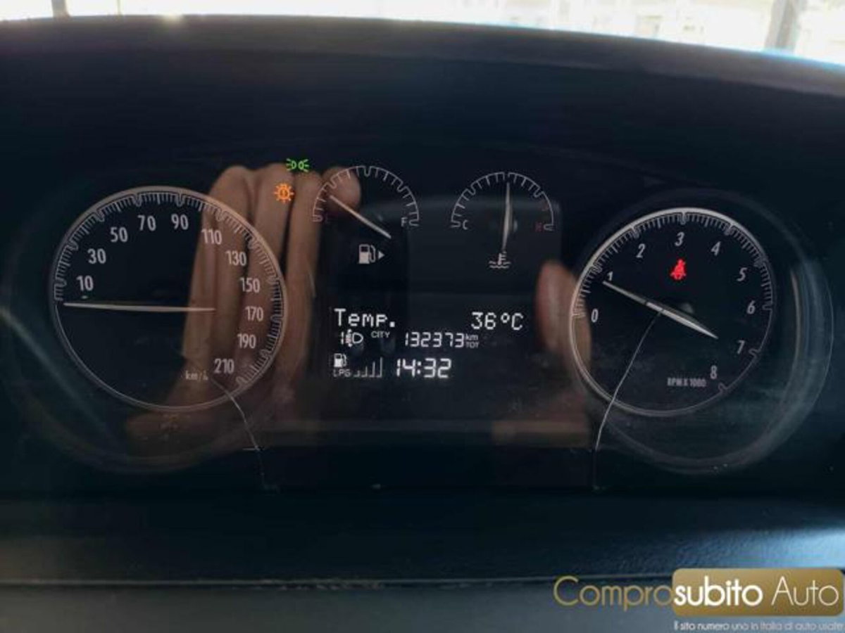 Lancia Ypsilon 1.2 69 CV 5 porte GPL Ecochic Silver (13)
