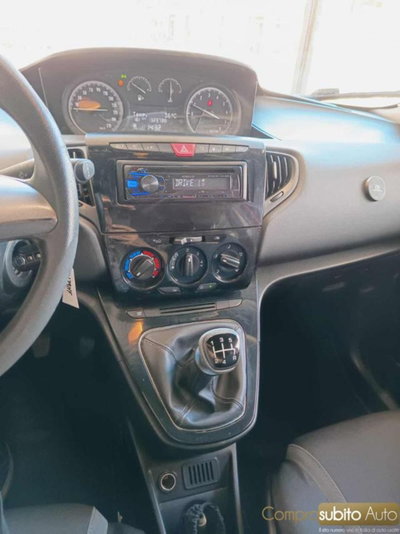 Lancia Ypsilon 1.2 69 CV 5 porte GPL Ecochic Silver (19)