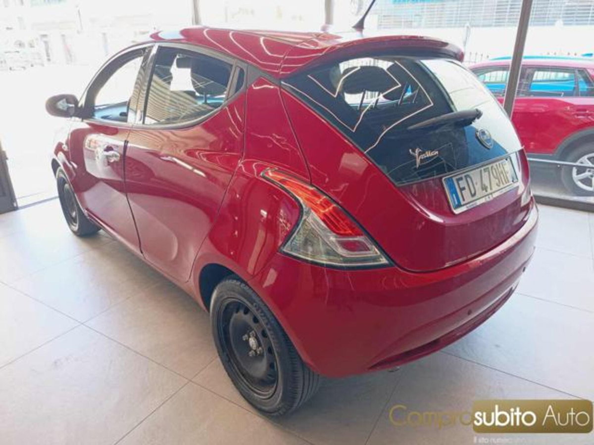 Lancia Ypsilon 1.2 69 CV 5 porte GPL Ecochic Silver (4)