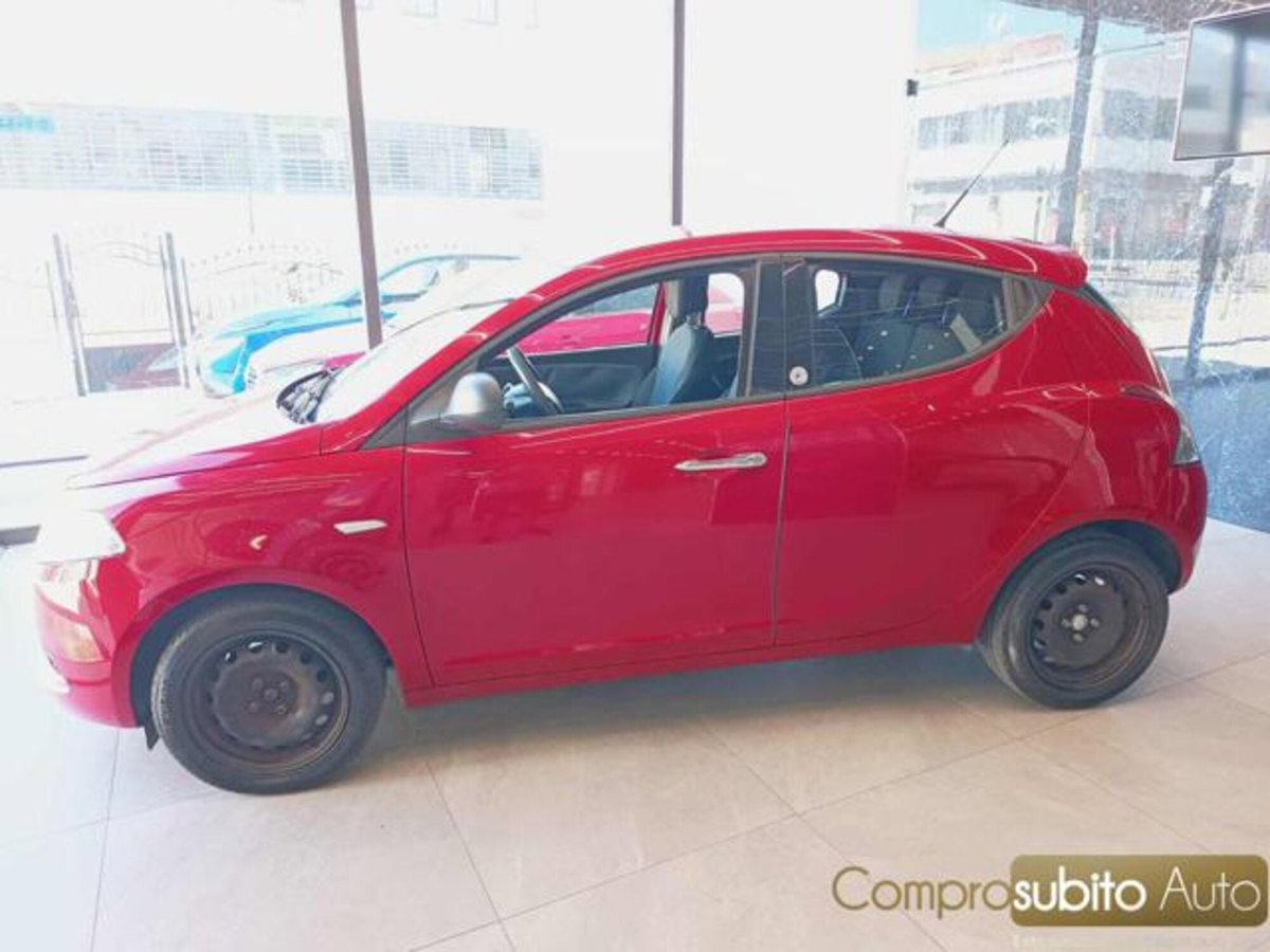 Lancia Ypsilon 1.2 69 CV 5 porte GPL Ecochic Silver (9)