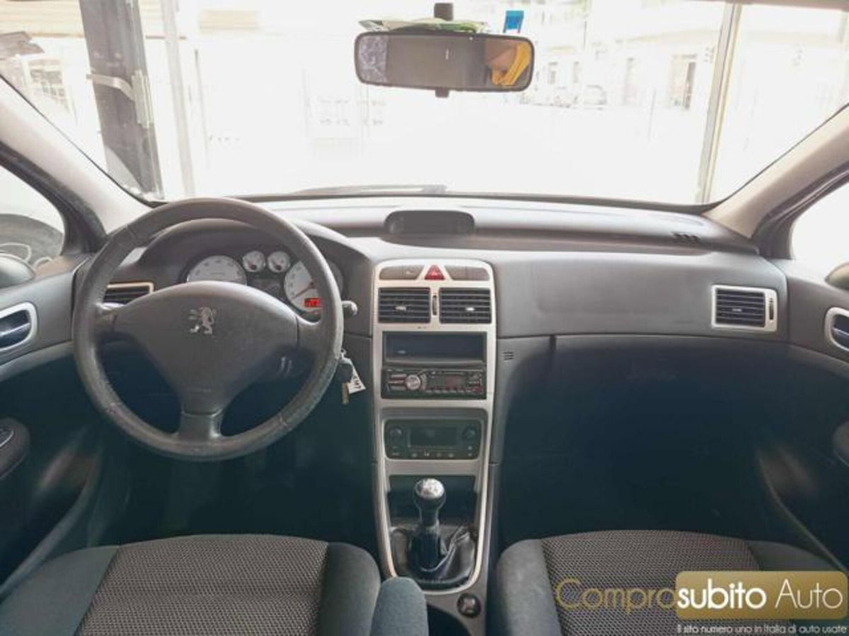 Peugeot 307 16V HDi 90CV 5p. D-Sign (9)
