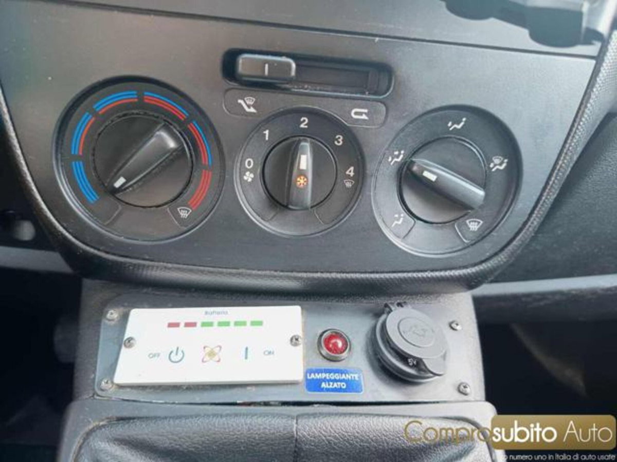 Fiat Fiorino 1.3 MJT 75CV Combi Semi Adventure (16)