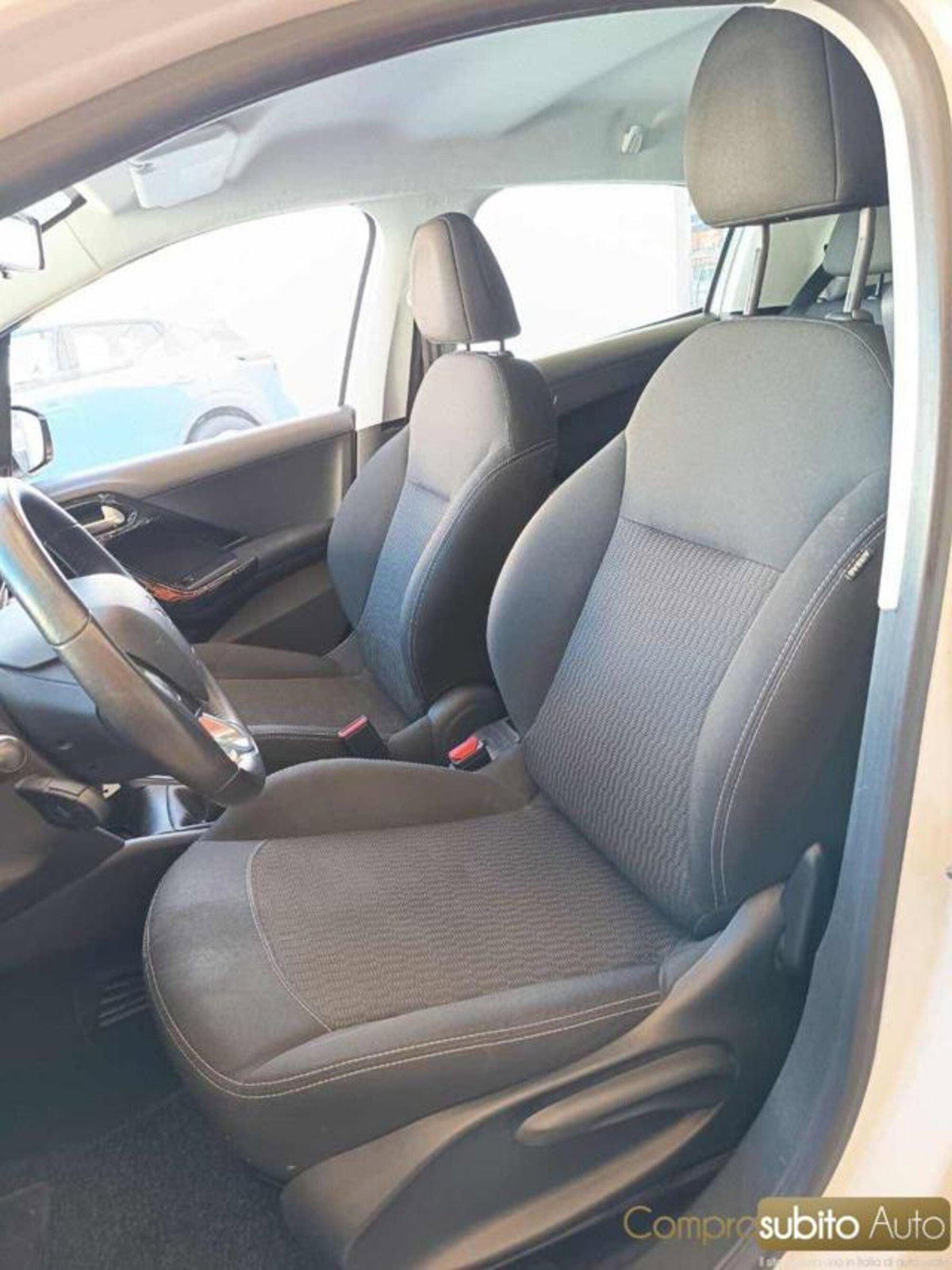 Peugeot 208 82 5p. GPL Active (11)