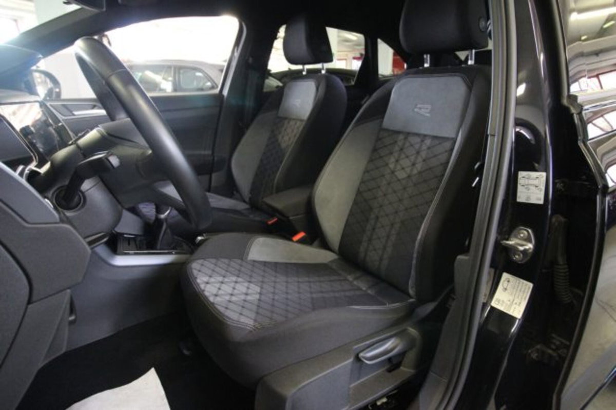 Volkswagen Taigo 1.0 tsi R-Line 115cv (19)