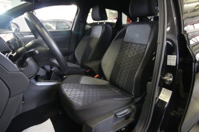 Volkswagen Taigo 1.0 tsi R-Line 115cv (19)