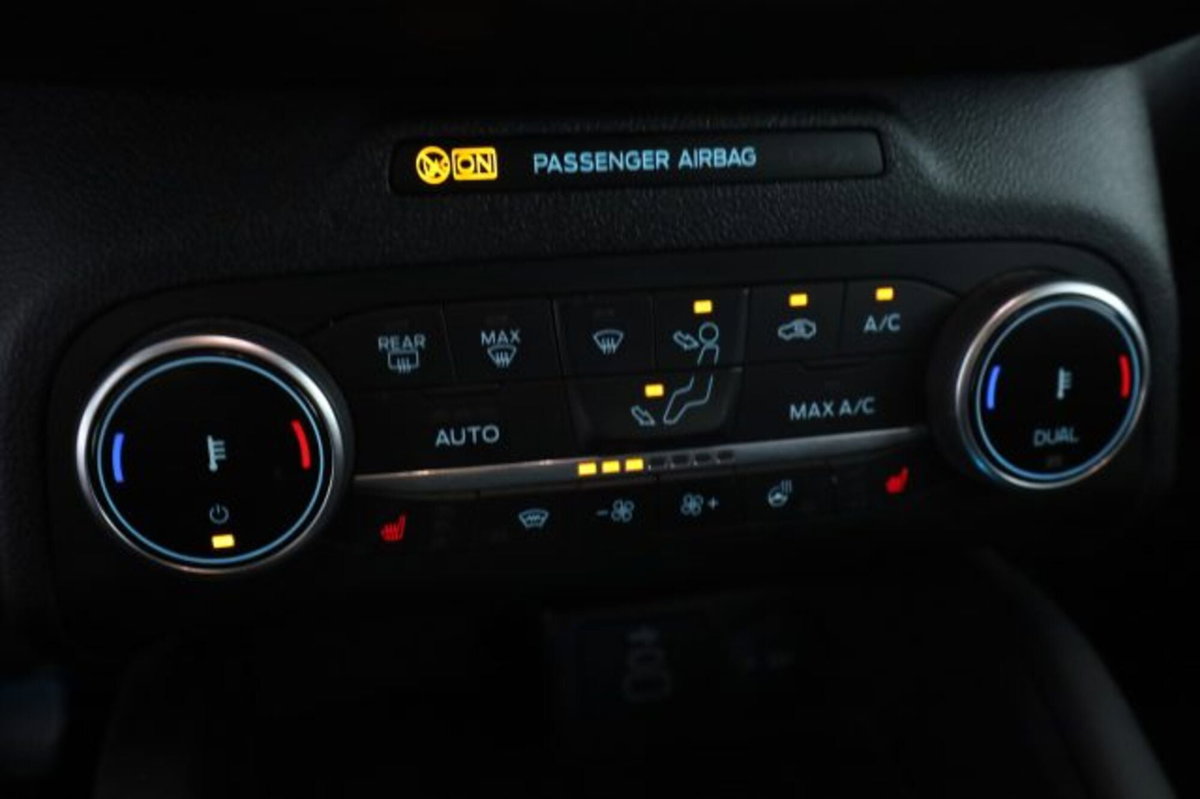 Ford Kuga 2.5 Plug In Hybrid 225 CV CVT 2WD ST-Line (12)