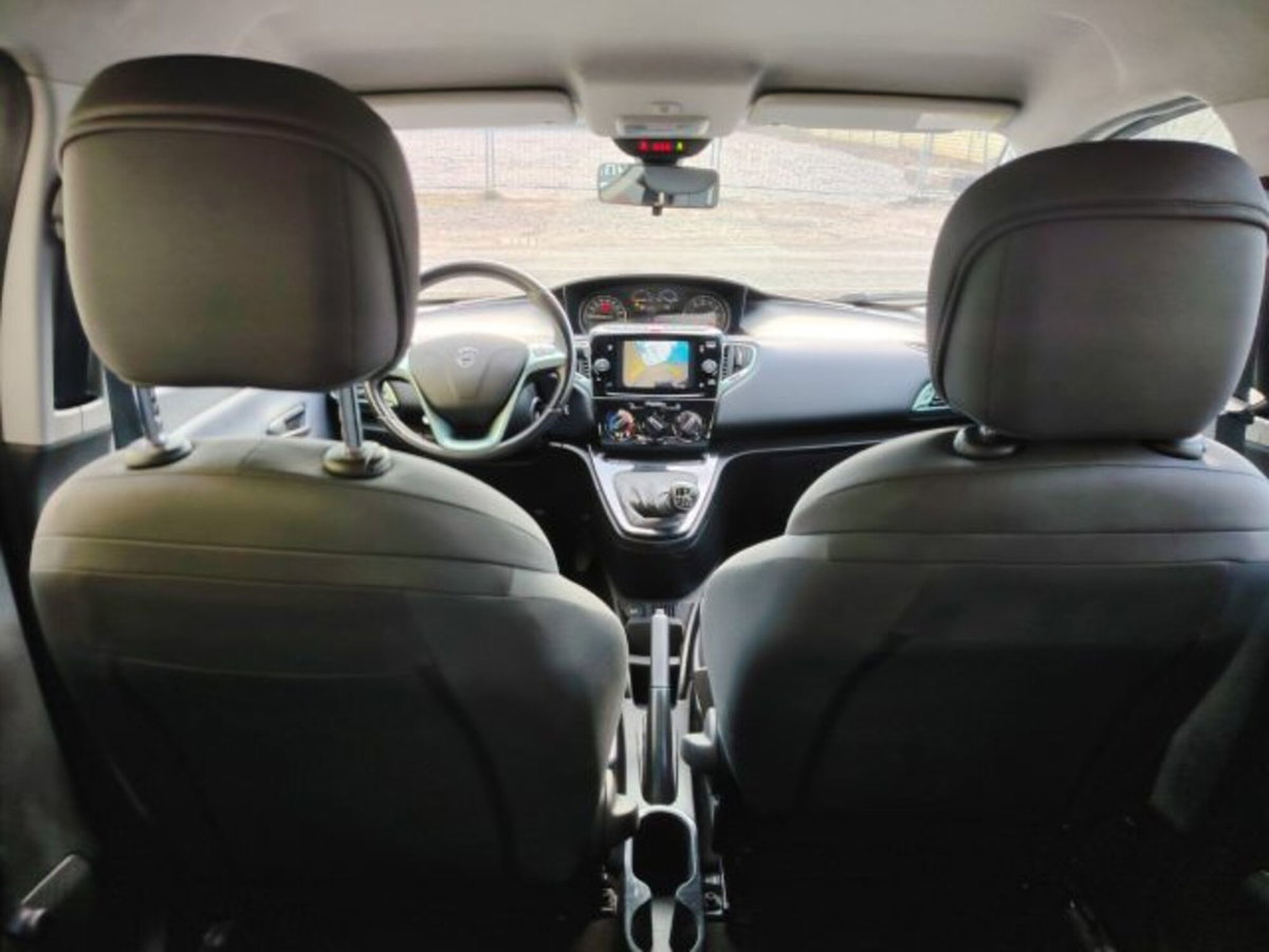 Lancia Ypsilon 1.0 FireFly 5 porte S&S Hybrid Gold Plus (16)