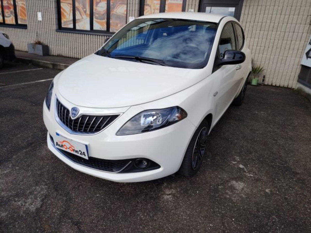 Lancia Ypsilon 1.0 FireFly 5 porte S&S Hybrid Gold Plus (3)