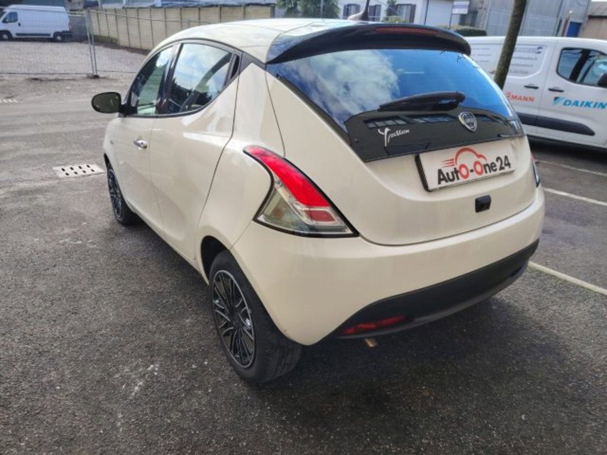 Lancia Ypsilon 1.0 FireFly 5 porte S&S Hybrid Gold Plus (6)