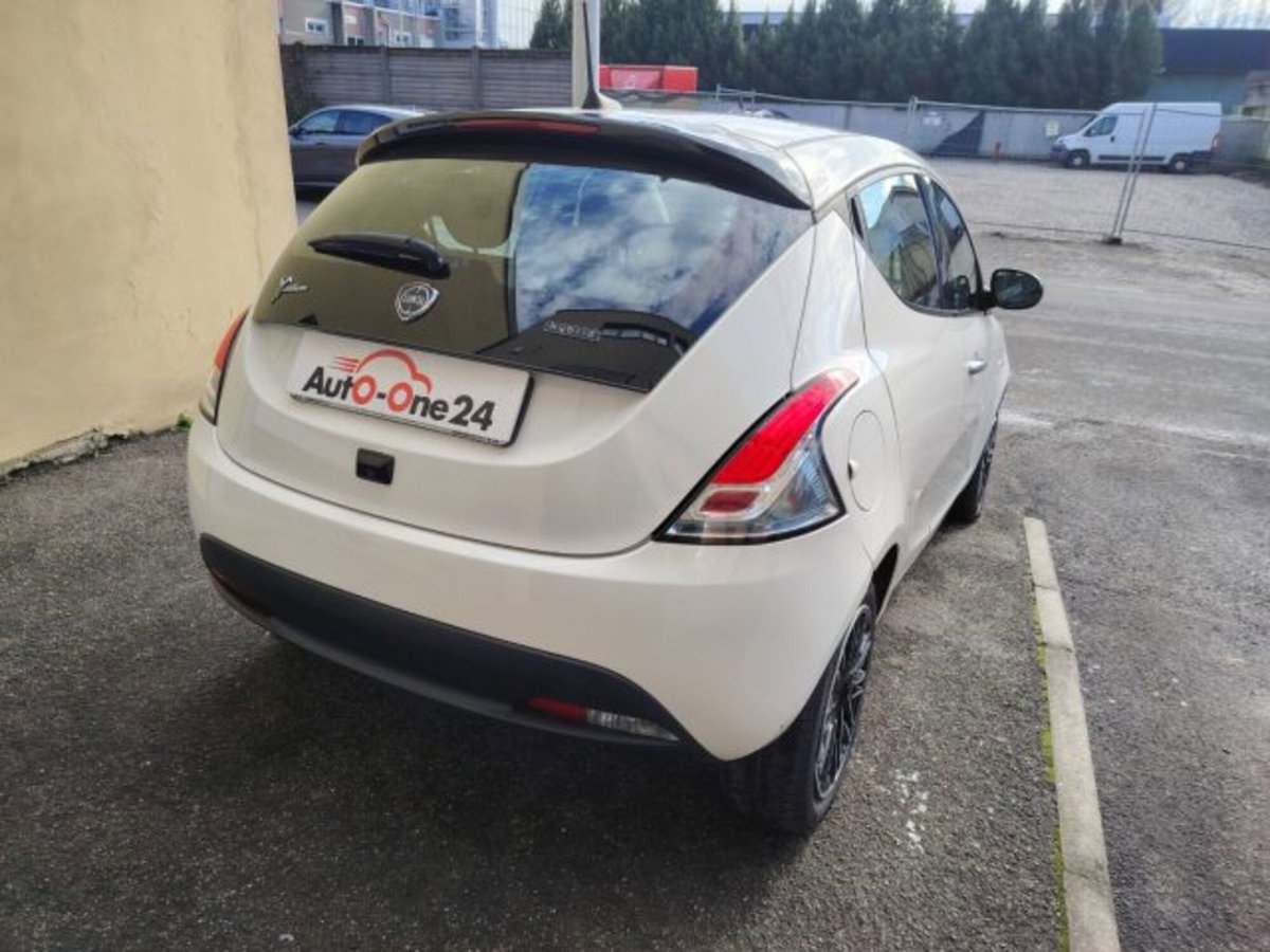 Lancia Ypsilon 1.0 FireFly 5 porte S&S Hybrid Gold Plus (8)