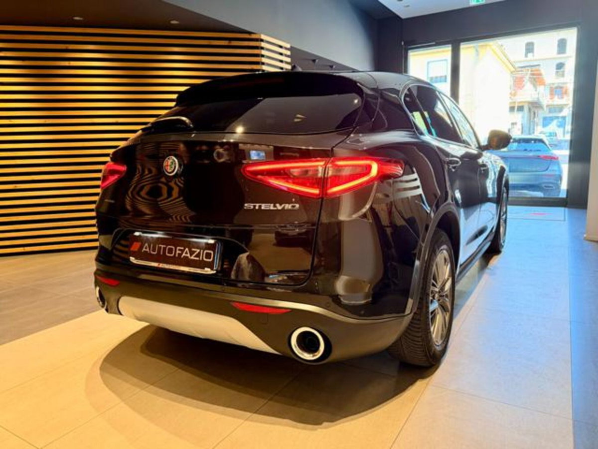 Alfa Romeo Stelvio Stelvio 2.2 Turbodiesel 180 CV AT8 RWD Executive (14)