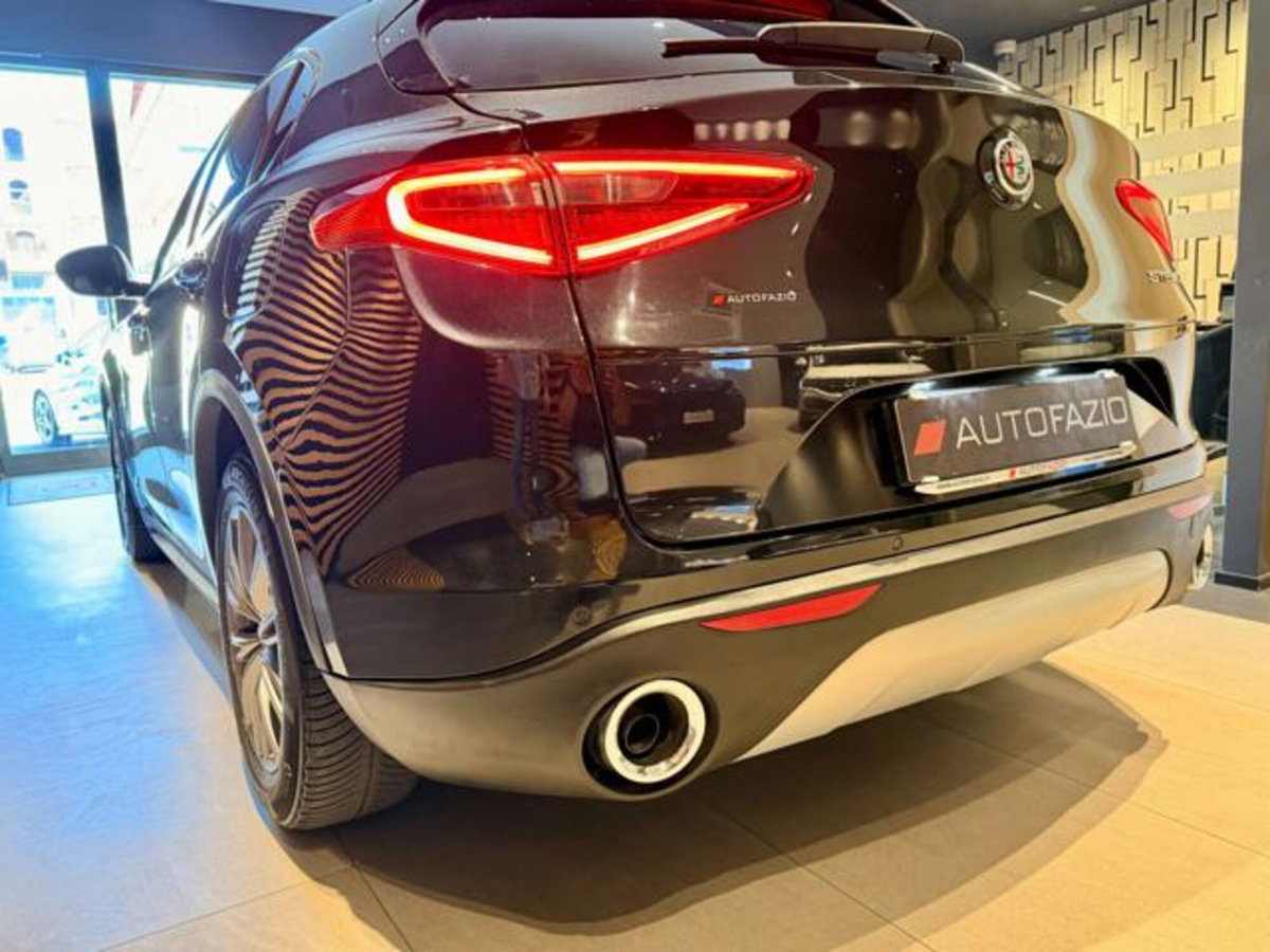 Alfa Romeo Stelvio Stelvio 2.2 Turbodiesel 180 CV AT8 RWD Executive (18)