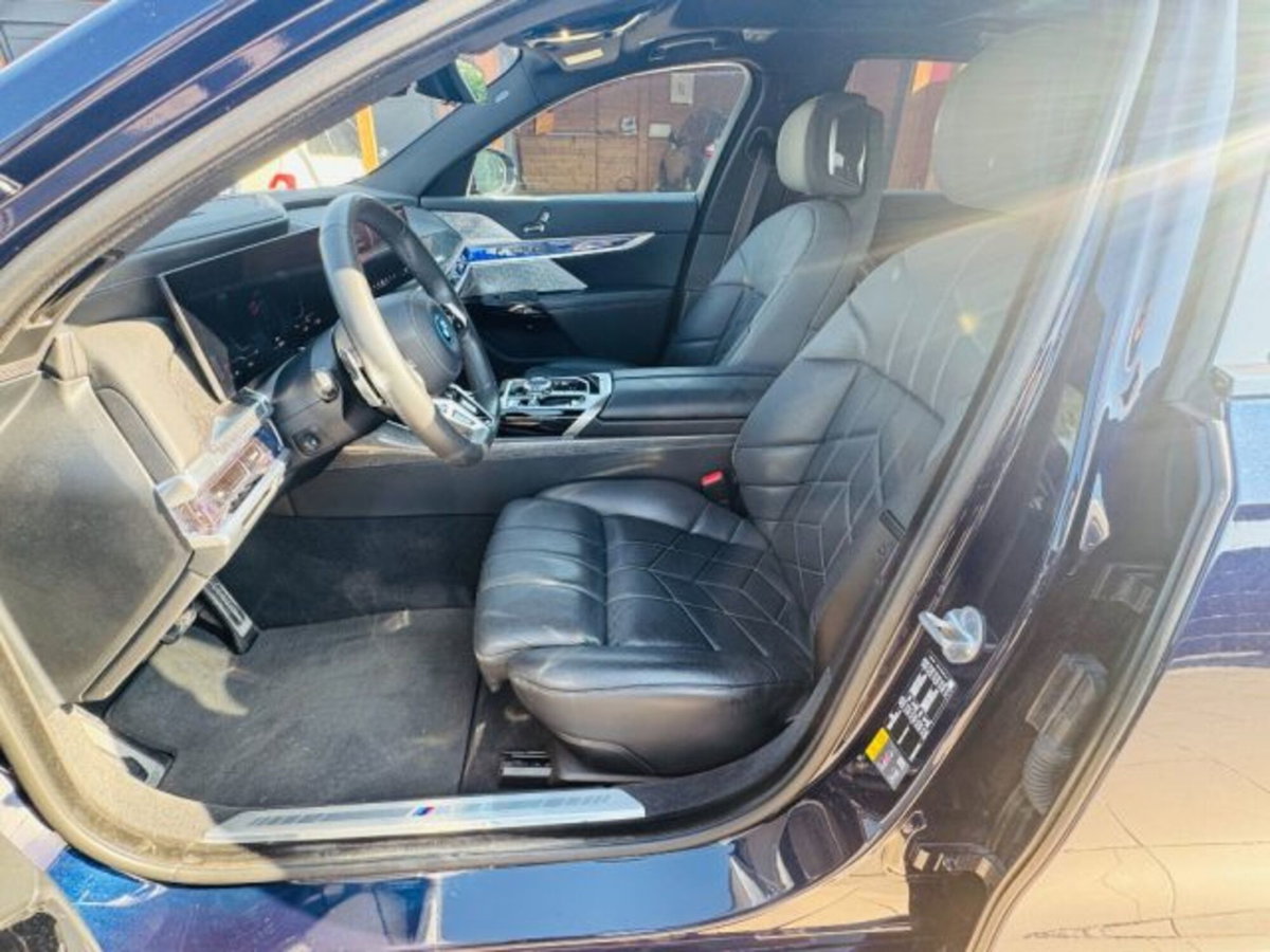 BMW i7 xdrive60 MSport (17)