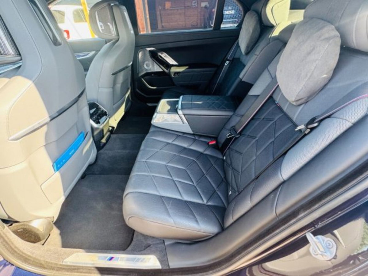 BMW i7 xdrive60 MSport (18)