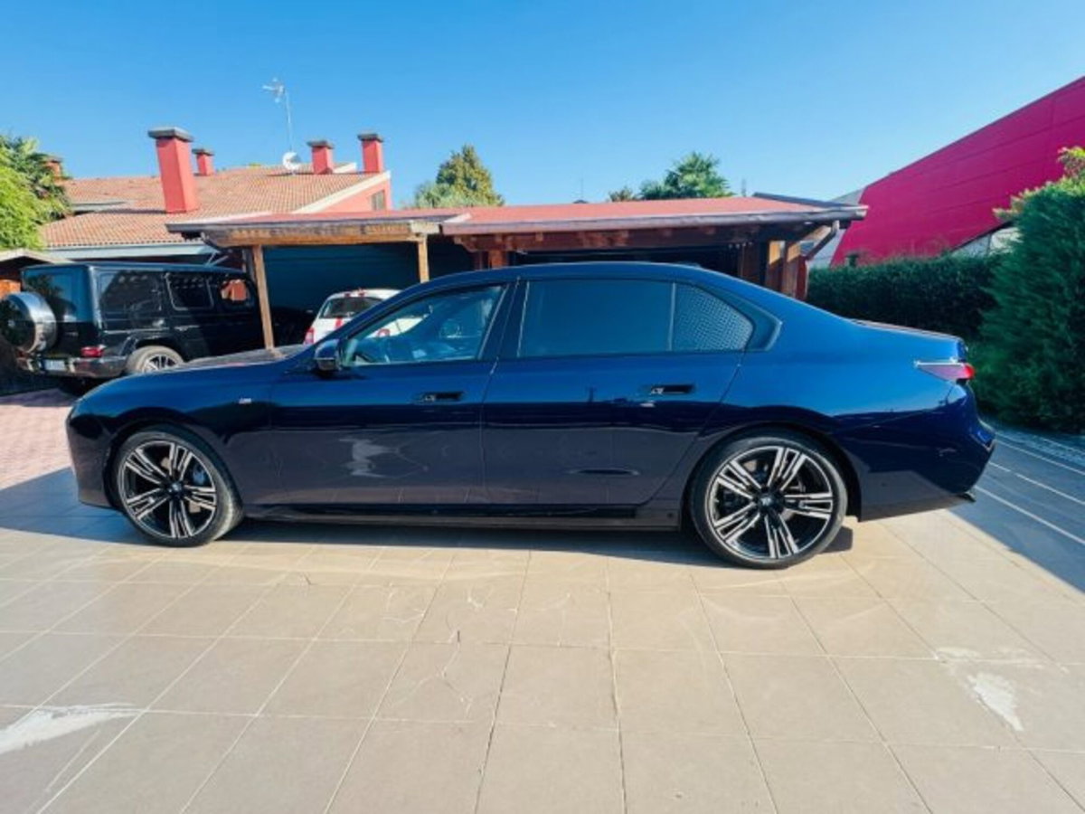 BMW i7 xdrive60 MSport (4)