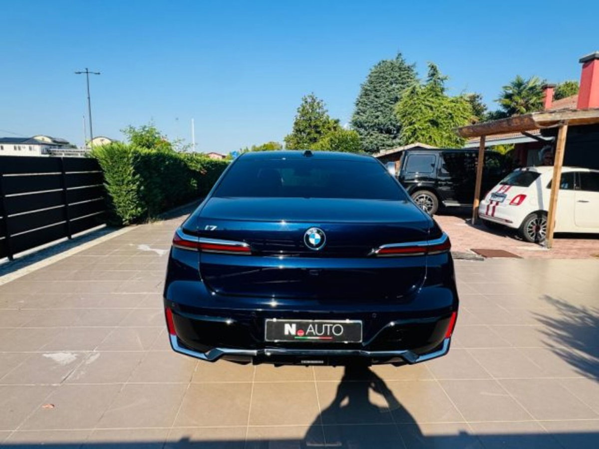 BMW i7 xdrive60 MSport (7)