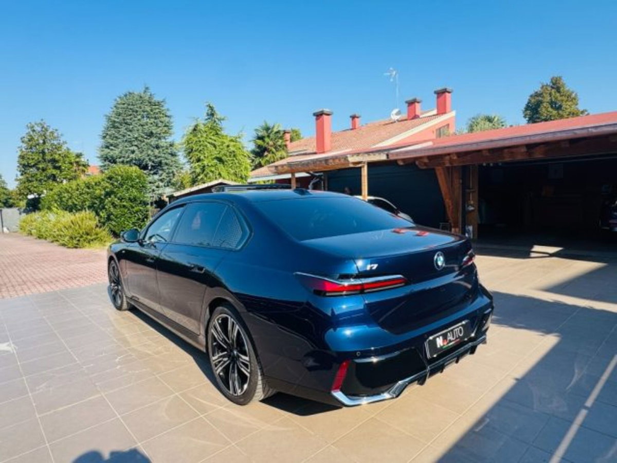BMW i7 xdrive60 MSport (8)