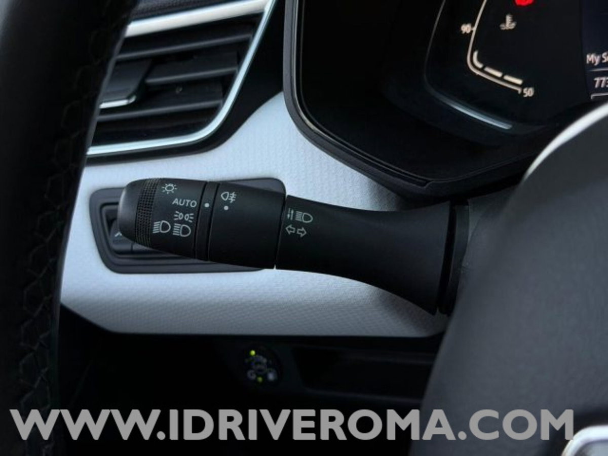 Renault Clio 1.0 tce Techno Gpl 100cv (19)
