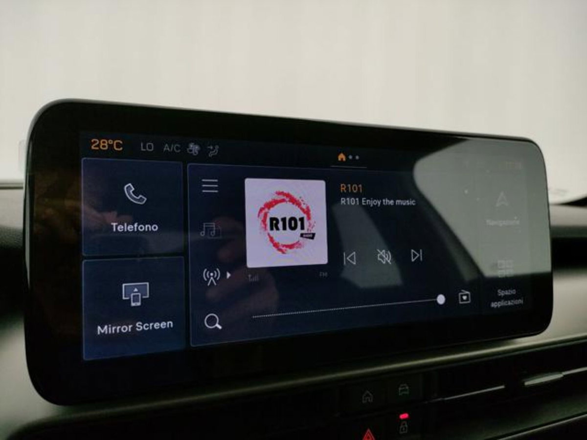Jeep Avenger 1.2 turbo e-hybrid mhev Summit fwd 110cv edct6 (11)