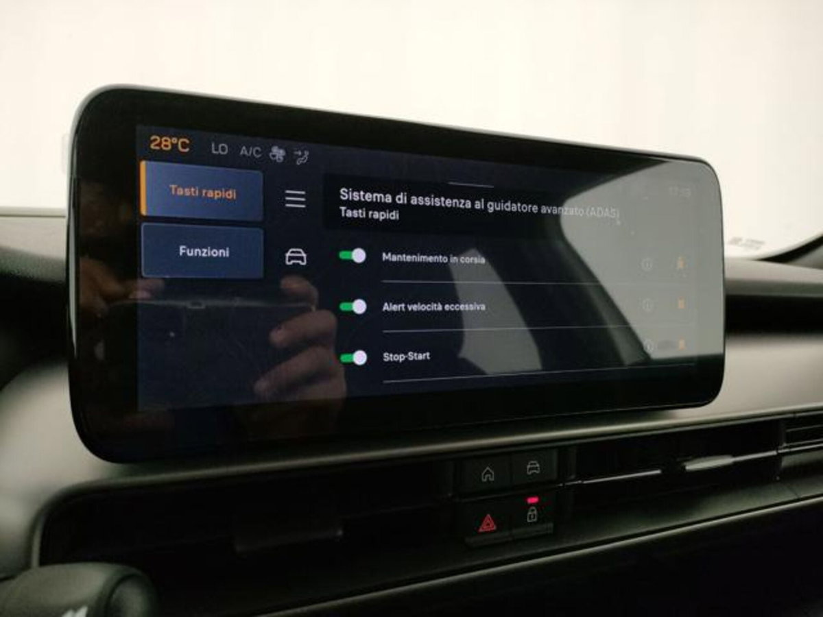 Jeep Avenger 1.2 turbo e-hybrid mhev Summit fwd 110cv edct6 (12)