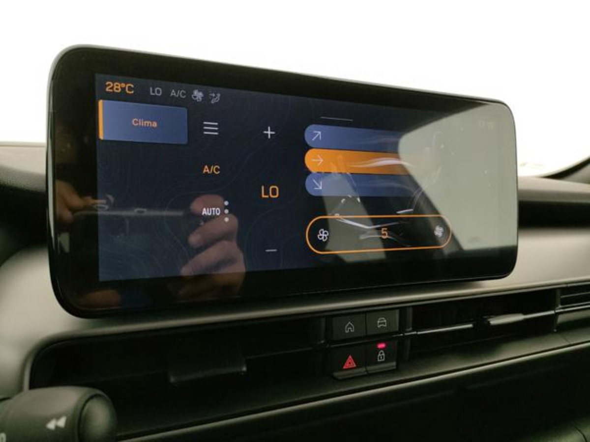 Jeep Avenger 1.2 turbo e-hybrid mhev Summit fwd 110cv edct6 (13)