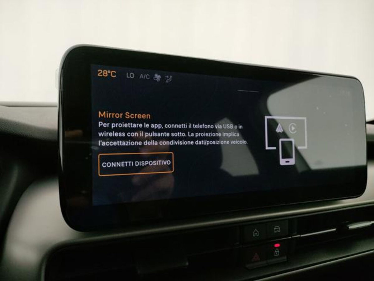 Jeep Avenger 1.2 turbo e-hybrid mhev Summit fwd 110cv edct6 (14)