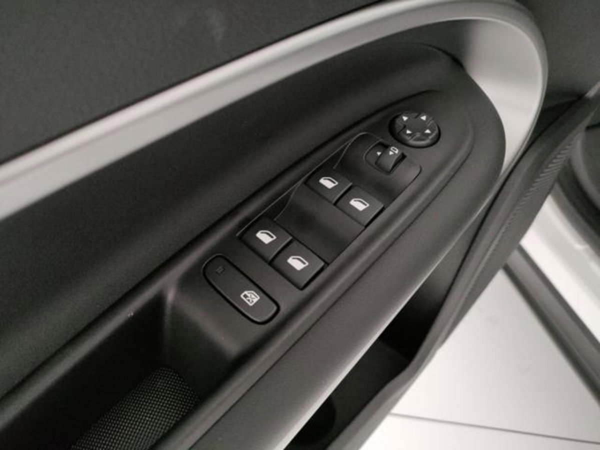Jeep Avenger 1.2 turbo e-hybrid mhev Summit fwd 110cv edct6 (18)
