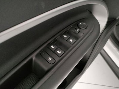 Jeep Avenger 1.2 turbo e-hybrid mhev Summit fwd 110cv edct6 (18)