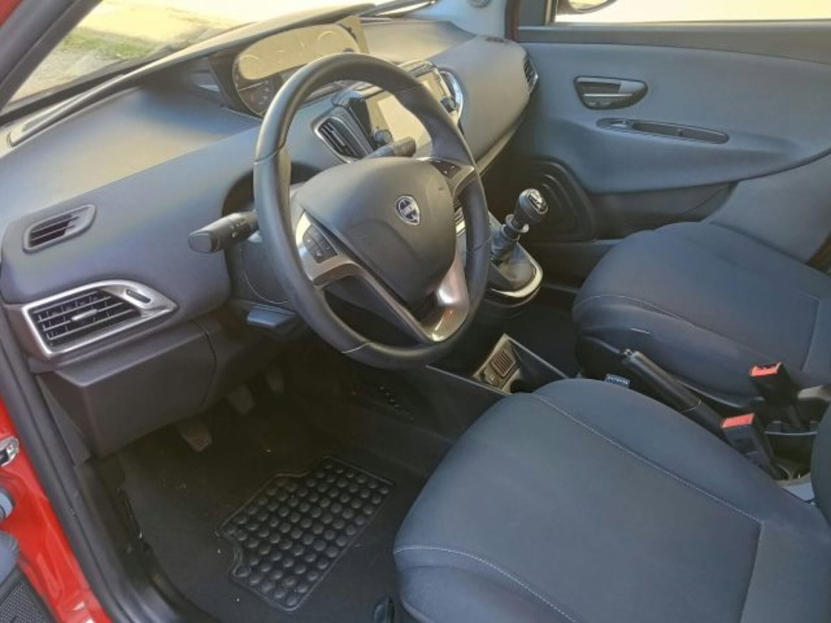 Lancia Ypsilon 1.0 FireFly 5 porte S&S Hybrid Ecochic Gold (11)