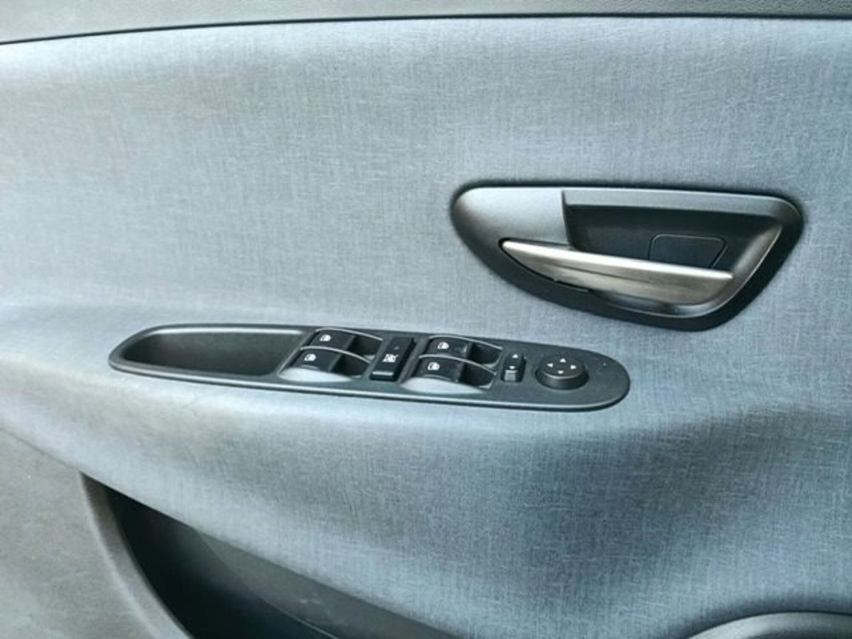 Lancia Ypsilon 1.0 FireFly 5 porte S&S Hybrid Ecochic Gold (17)