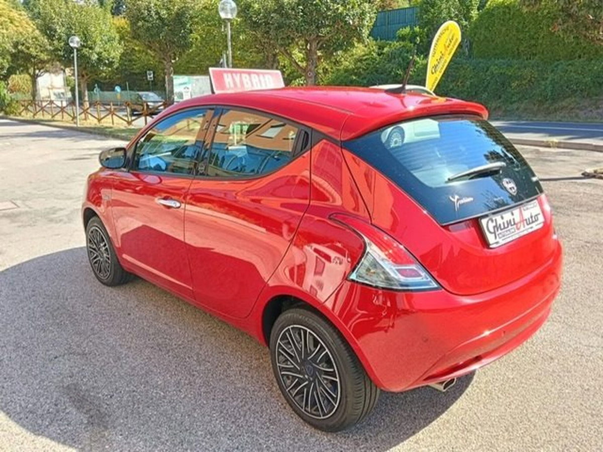 Lancia Ypsilon 1.0 FireFly 5 porte S&S Hybrid Ecochic Gold (2)