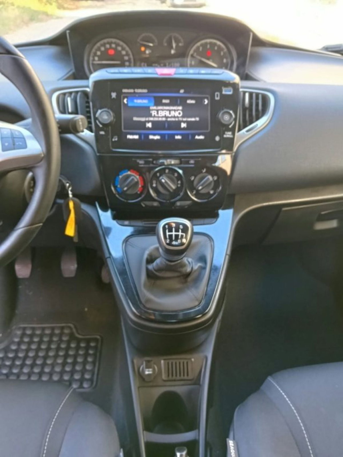 Lancia Ypsilon 1.0 FireFly 5 porte S&S Hybrid Ecochic Gold (7)