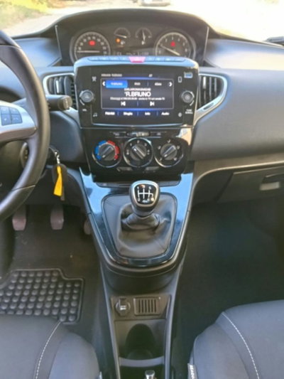 Lancia Ypsilon 1.0 FireFly 5 porte S&S Hybrid Ecochic Gold (7)
