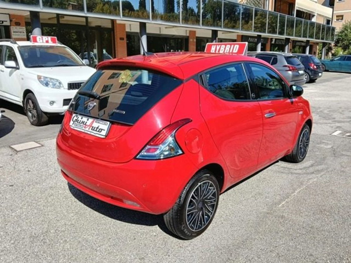 Lancia Ypsilon 1.0 FireFly 5 porte S&S Hybrid Ecochic Gold (9)