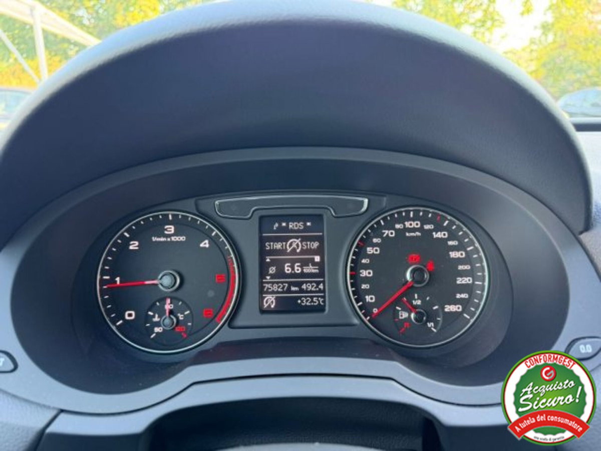 Audi Q3 2.0 TDI 120 CV Business (14)