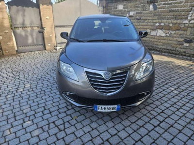 Lancia Ypsilon 1.2 69 CV 5 porte Silver (2)