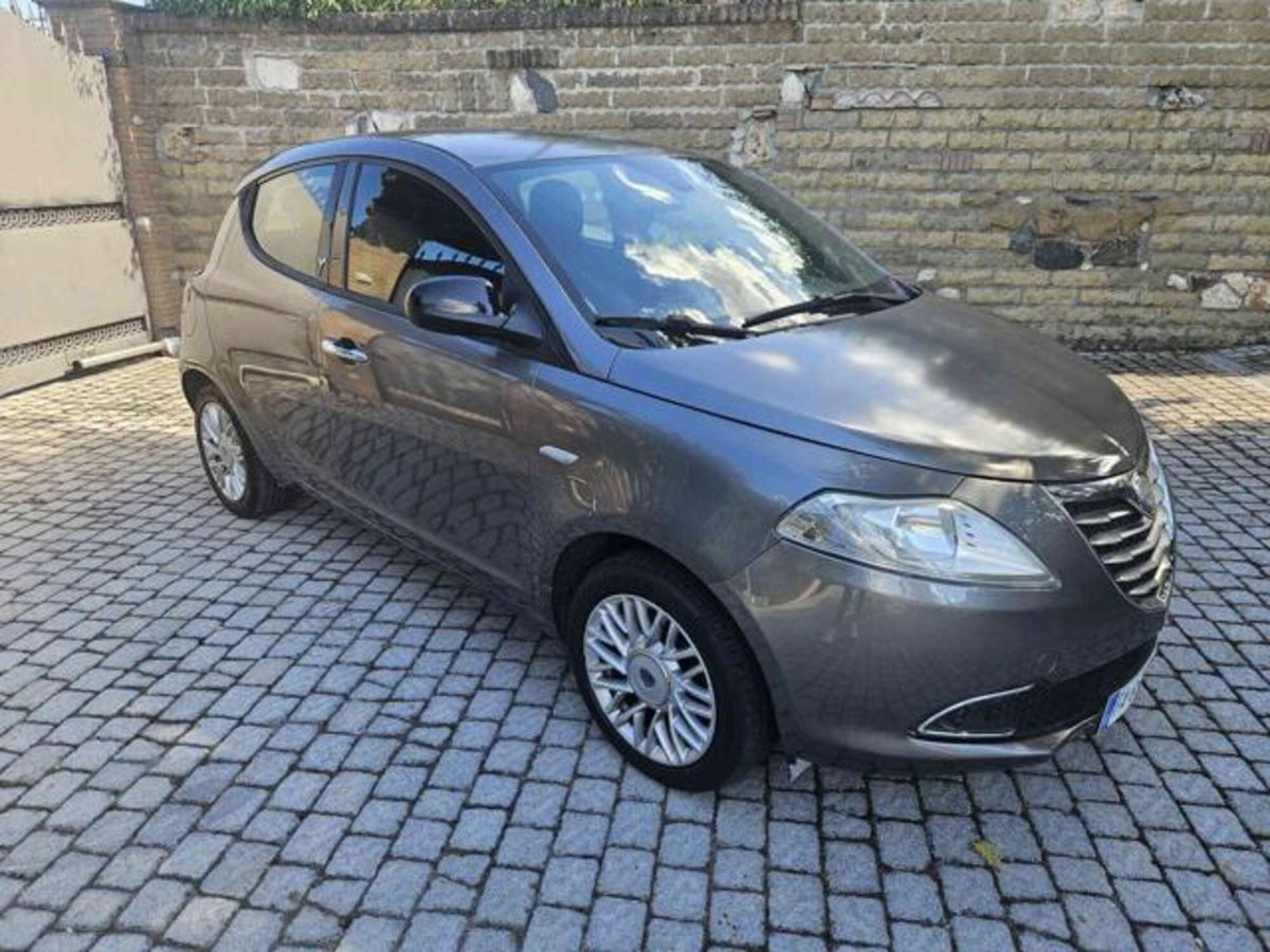 Lancia Ypsilon 1.2 69 CV 5 porte Silver (3)