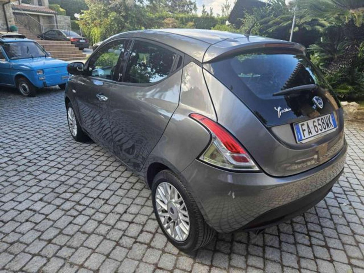 Lancia Ypsilon 1.2 69 CV 5 porte Silver (6)