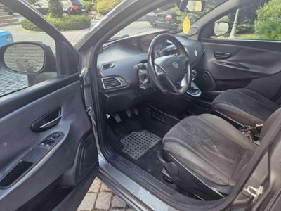Lancia Ypsilon 1.2 69 CV 5 porte Silver (7)
