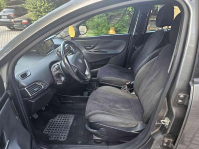 Lancia Ypsilon 1.2 69 CV 5 porte Silver (8)