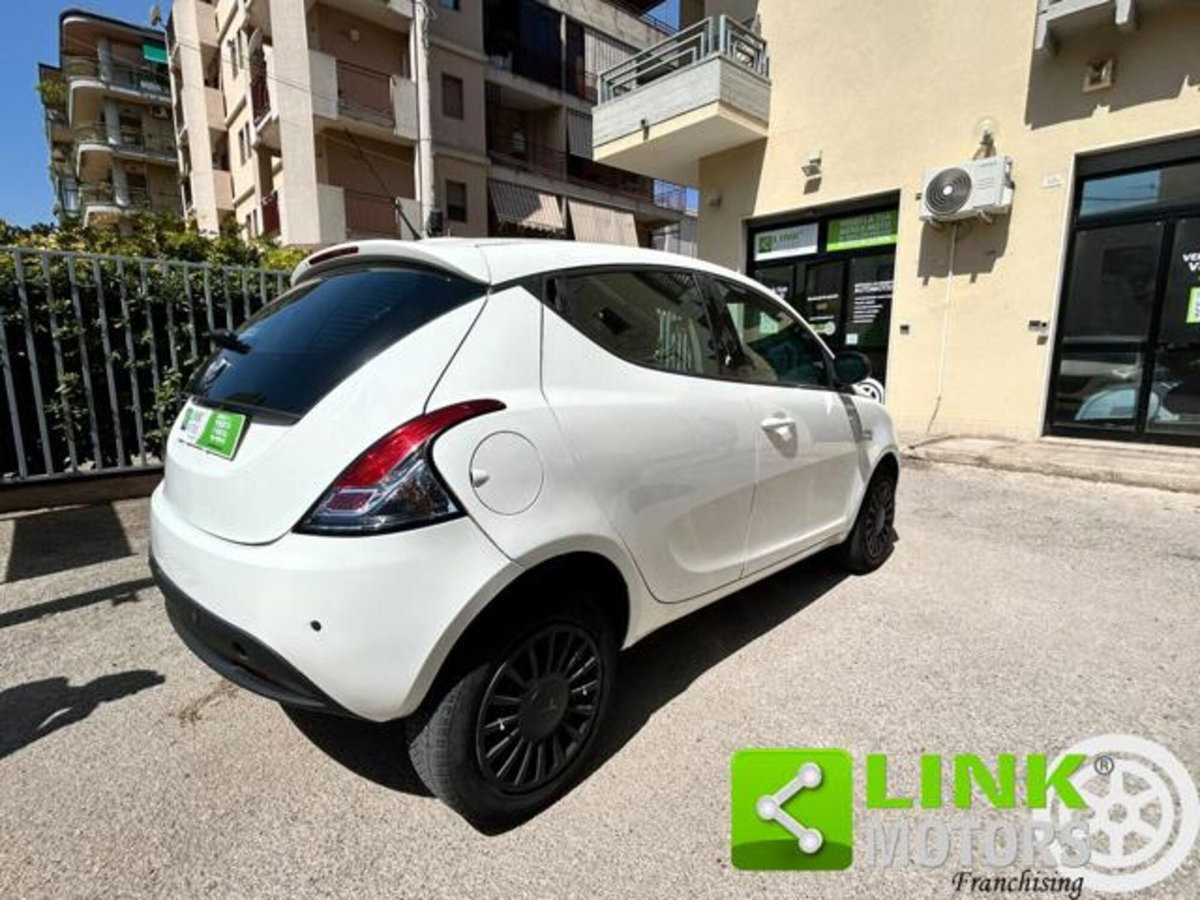 Lancia Ypsilon 0.9 TwinAir 85 CV 5 porte S&S Elefantino (11)
